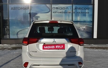 Mitsubishi Outlander III рестайлинг 3, 2022 год, 2 975 000 рублей, 6 фотография