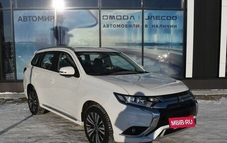 Mitsubishi Outlander III рестайлинг 3, 2022 год, 2 975 000 рублей, 3 фотография