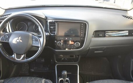 Mitsubishi Outlander III рестайлинг 3, 2022 год, 2 975 000 рублей, 13 фотография