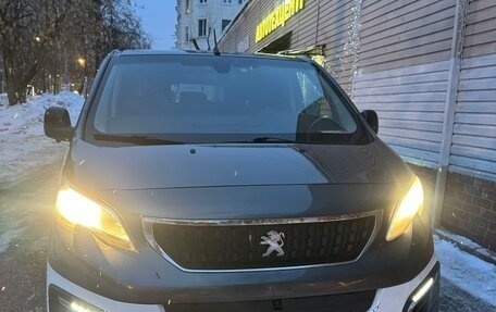 Peugeot Traveller I, 2018 год, 2 200 000 рублей, 1 фотография
