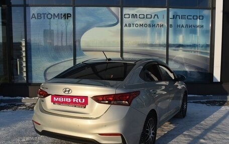 Hyundai Solaris II рестайлинг, 2018 год, 990 000 рублей, 5 фотография