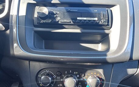 Renault Logan II, 2018 год, 680 000 рублей, 11 фотография