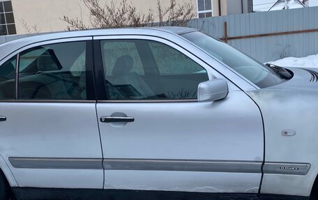 Mercedes-Benz E-Класс, 1995 год, 250 000 рублей, 4 фотография