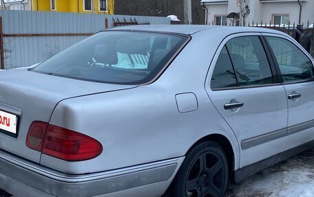 Mercedes-Benz E-Класс, 1995 год, 250 000 рублей, 3 фотография