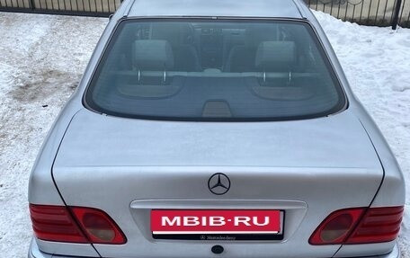 Mercedes-Benz E-Класс, 1995 год, 250 000 рублей, 2 фотография