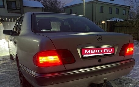 Mercedes-Benz E-Класс, 1995 год, 250 000 рублей, 9 фотография