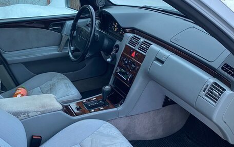 Mercedes-Benz E-Класс, 1995 год, 250 000 рублей, 21 фотография