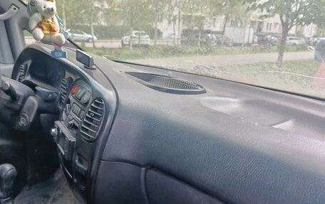 Hyundai H-1 II рестайлинг, 2008 год, 650 000 рублей, 13 фотография