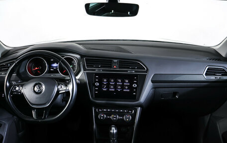 Volkswagen Tiguan II, 2017 год, 2 437 000 рублей, 17 фотография