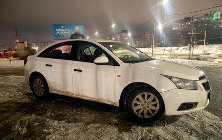 Chevrolet Cruze II, 2010 год, 475 000 рублей, 3 фотография