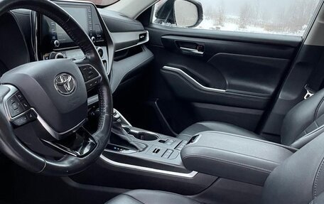 Toyota Highlander, 2021 год, 5 600 000 рублей, 8 фотография