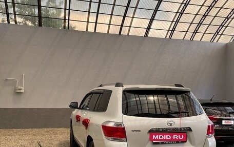 Toyota Highlander III, 2012 год, 1 550 000 рублей, 3 фотография