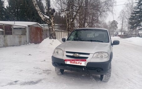 Chevrolet Niva I рестайлинг, 2017 год, 680 000 рублей, 2 фотография