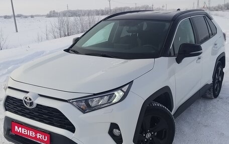 Toyota RAV4, 2021 год, 3 420 000 рублей, 1 фотография