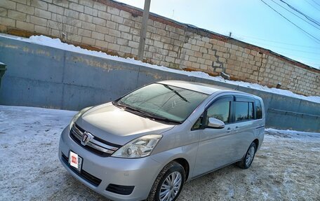 Toyota ISis I, 2013 год, 1 320 000 рублей, 2 фотография