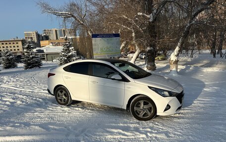 Hyundai Solaris II рестайлинг, 2021 год, 1 350 000 рублей, 4 фотография