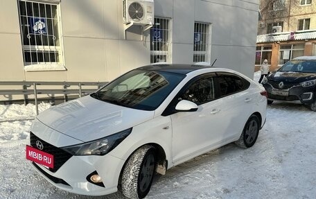 Hyundai Solaris II рестайлинг, 2021 год, 1 350 000 рублей, 11 фотография