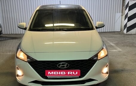 Hyundai Solaris II рестайлинг, 2021 год, 1 350 000 рублей, 22 фотография