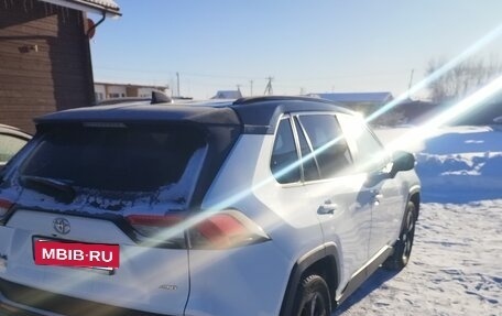 Toyota RAV4, 2021 год, 3 420 000 рублей, 3 фотография