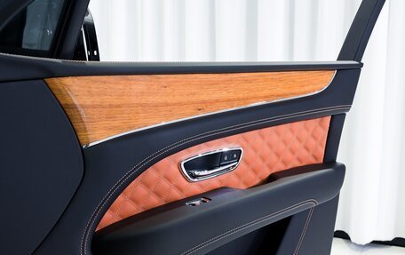 Bentley Bentayga I, 2022 год, 23 800 000 рублей, 10 фотография