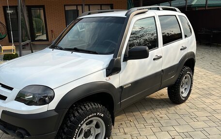 Chevrolet Niva I рестайлинг, 2018 год, 930 000 рублей, 4 фотография