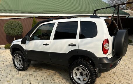 Chevrolet Niva I рестайлинг, 2018 год, 930 000 рублей, 5 фотография