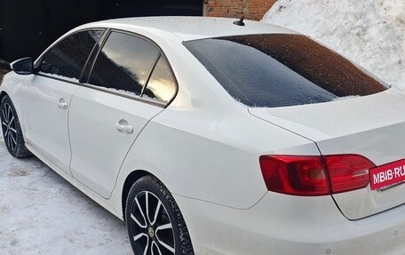 Volkswagen Jetta VI, 2012 год, 1 100 000 рублей, 3 фотография