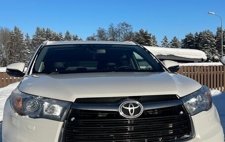 Toyota Highlander III, 2014 год, 2 390 000 рублей, 2 фотография