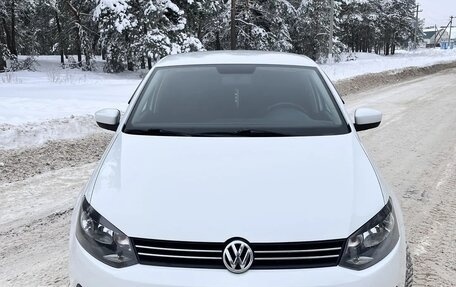 Volkswagen Polo VI (EU Market), 2013 год, 715 000 рублей, 2 фотография