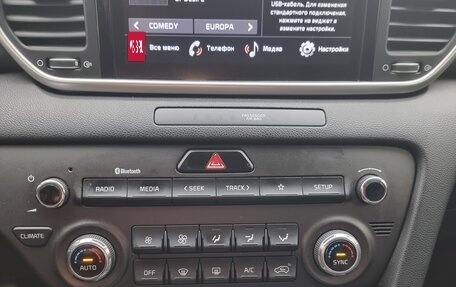 KIA Sportage IV рестайлинг, 2021 год, 2 690 000 рублей, 15 фотография