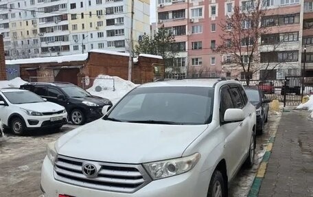 Toyota Highlander III, 2012 год, 2 700 000 рублей, 2 фотография