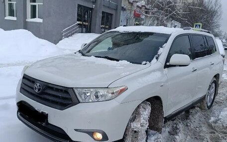 Toyota Highlander III, 2013 год, 2 200 000 рублей, 1 фотография