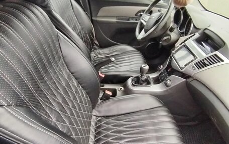 Chevrolet Cruze II, 2010 год, 670 000 рублей, 4 фотография