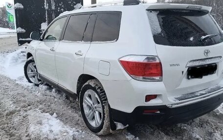 Toyota Highlander III, 2013 год, 2 200 000 рублей, 4 фотография