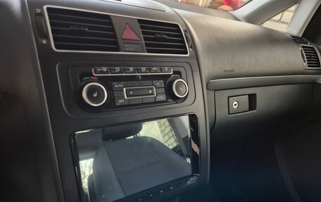 Volkswagen Touran III, 2011 год, 1 050 000 рублей, 15 фотография