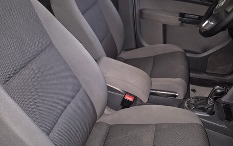 Volkswagen Touran III, 2011 год, 1 050 000 рублей, 21 фотография