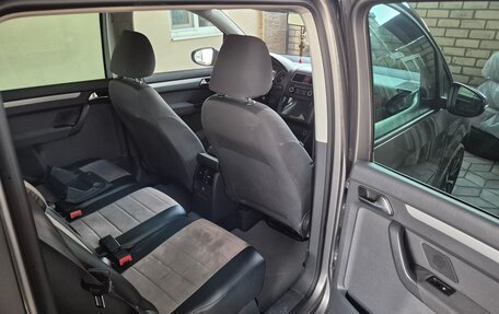 Volkswagen Touran III, 2011 год, 1 050 000 рублей, 22 фотография