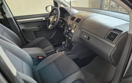 Volkswagen Touran III, 2011 год, 1 050 000 рублей, 20 фотография