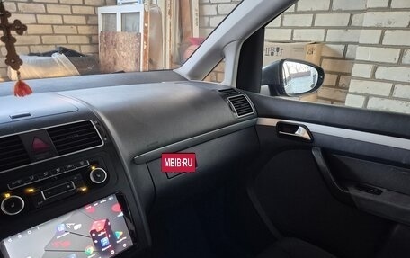 Volkswagen Touran III, 2011 год, 1 050 000 рублей, 18 фотография