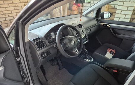 Volkswagen Touran III, 2011 год, 1 050 000 рублей, 19 фотография