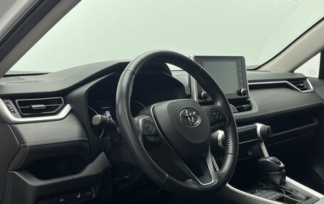 Toyota RAV4, 2020 год, 3 999 000 рублей, 18 фотография