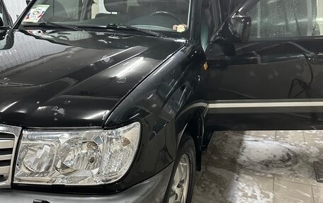 Toyota Land Cruiser 100 рестайлинг 2, 2006 год, 3 000 000 рублей, 10 фотография