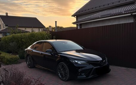 Toyota Camry, 2021 год, 3 500 000 рублей, 4 фотография