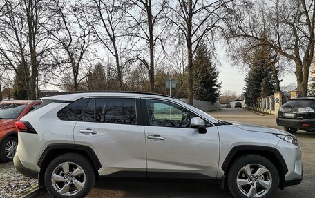 Toyota RAV4, 2019 год, 3 600 000 рублей, 1 фотография