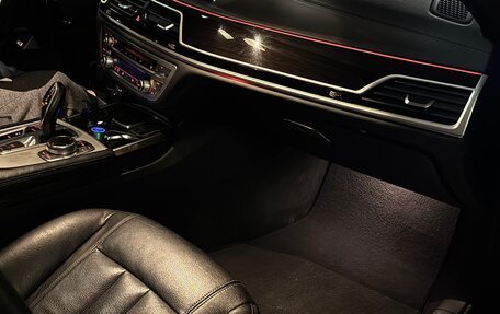 BMW 7 серия, 2018 год, 3 000 000 рублей, 10 фотография