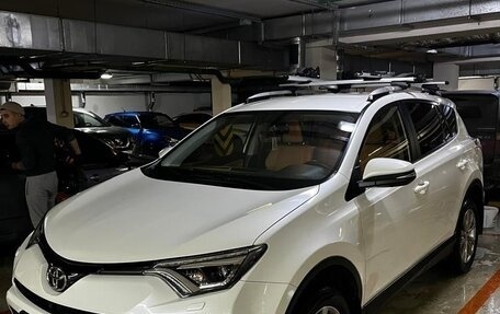 Toyota RAV4, 2015 год, 3 000 000 рублей, 1 фотография