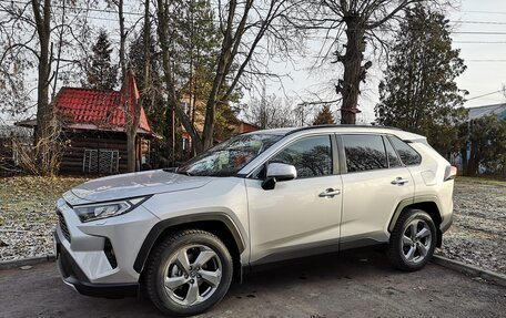Toyota RAV4, 2019 год, 3 600 000 рублей, 2 фотография