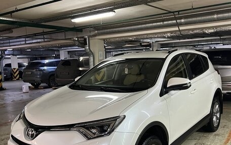 Toyota RAV4, 2015 год, 3 000 000 рублей, 2 фотография