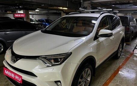 Toyota RAV4, 2015 год, 3 000 000 рублей, 9 фотография