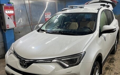 Toyota RAV4, 2015 год, 3 000 000 рублей, 10 фотография